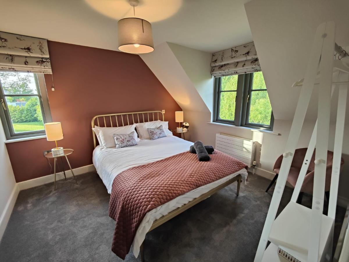 Chic Classy & Cosy At Lough Erne Golf Village And Resort Ballycassidy Exterior photo